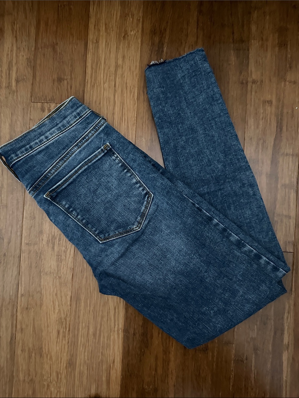 GAP Skinny Jeans in Medium Blue Wash